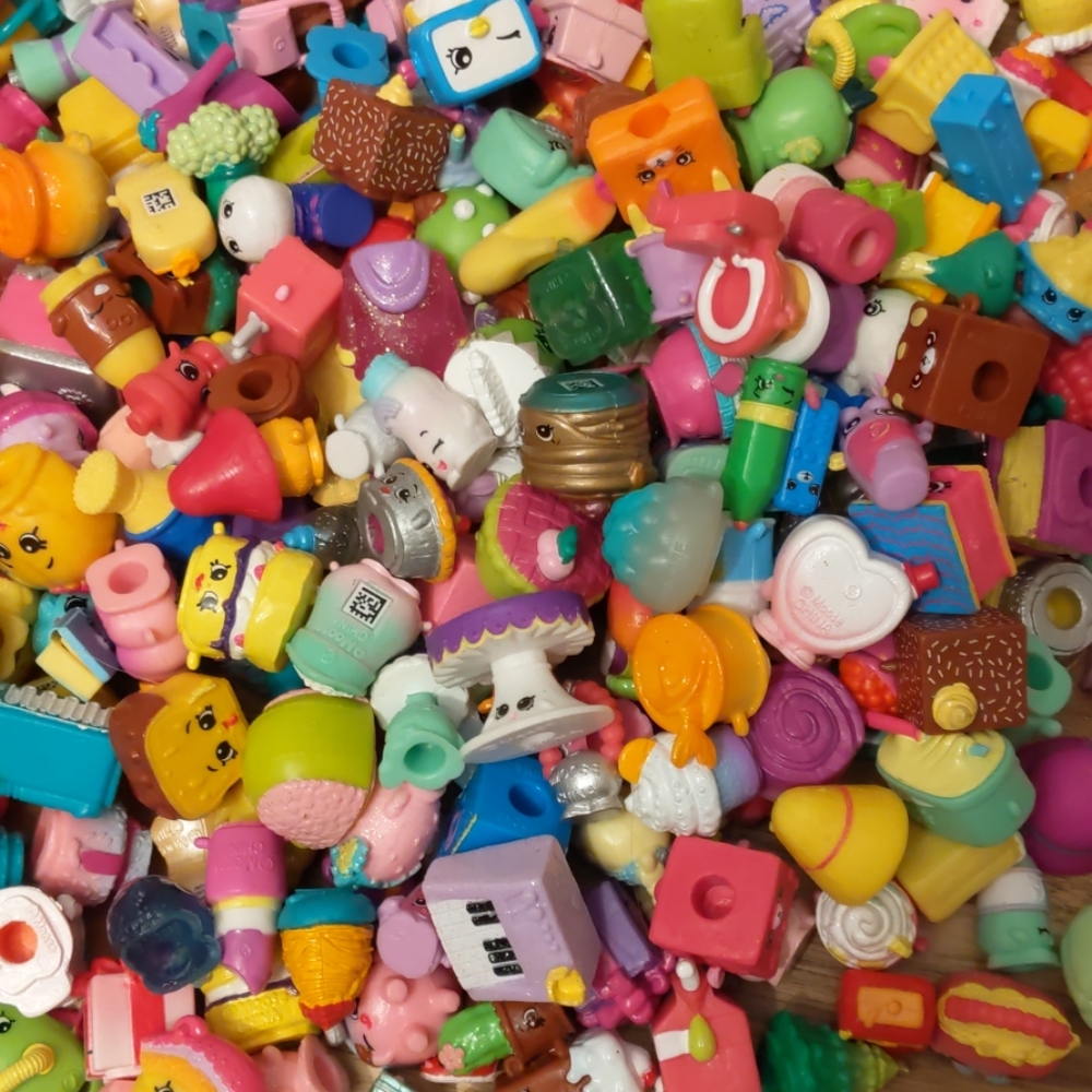 100 Shopkins